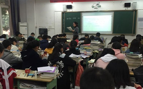公務(wù)員和教師的收入差距有多大？看完你會報哪個